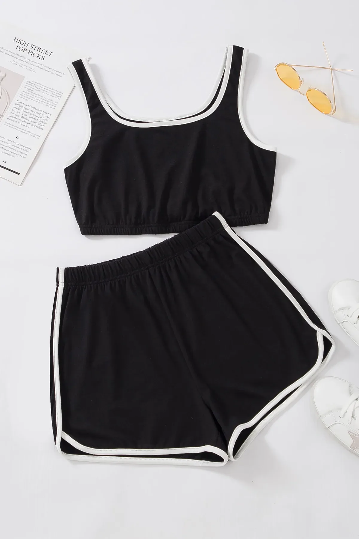 Kadın Siyah Askılı Crop Top ve Şortlu Gecelik Takım