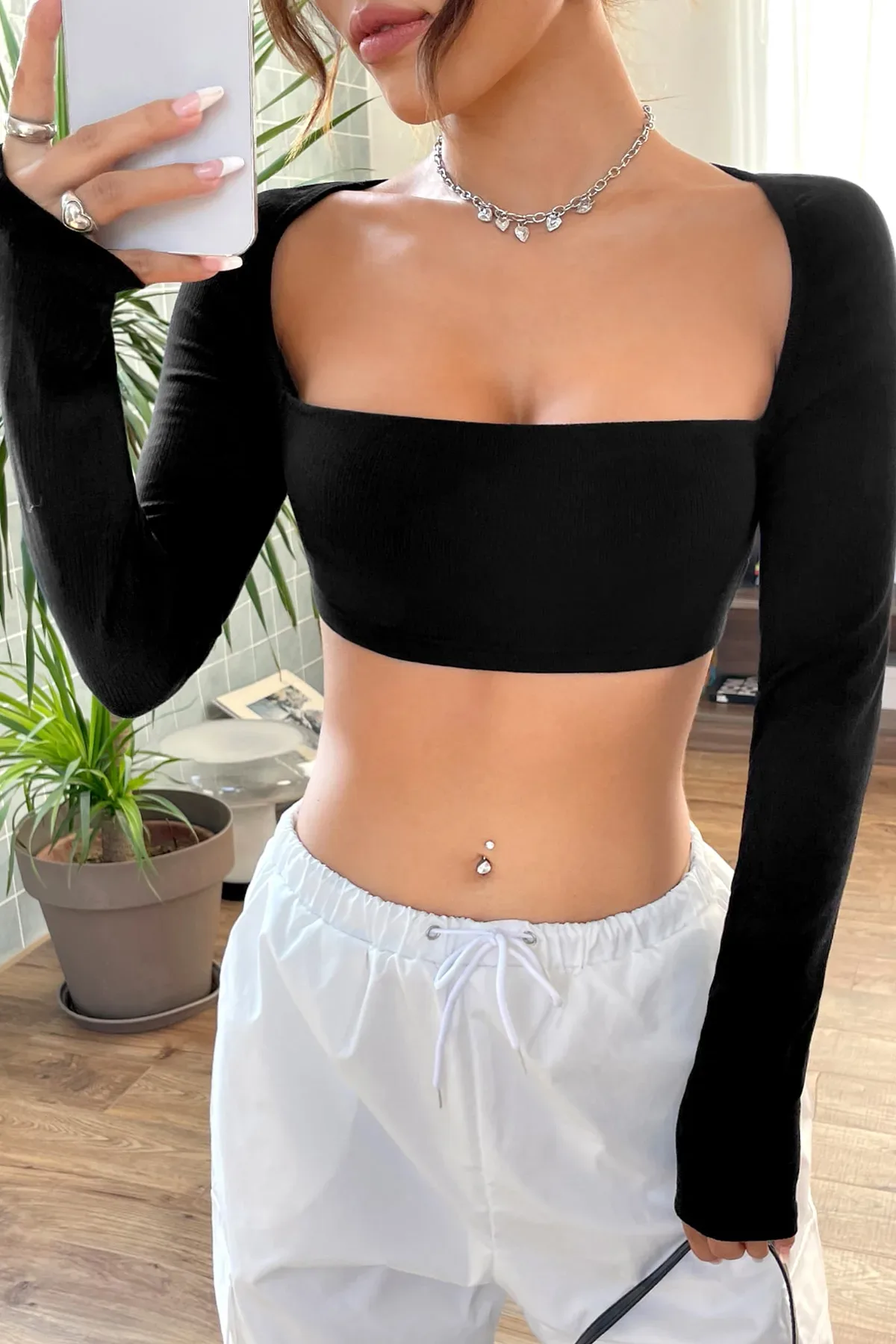 Kadın Siyah Uzun Kol Göğüs ve Sırt Dekolteli Crop Top Bluz