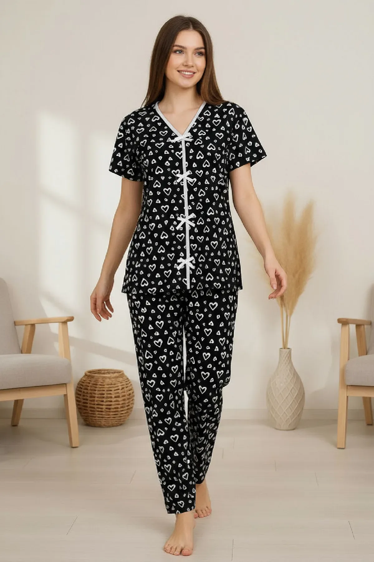 Kadın Siyah Kalp Desenli Fiyonklu Kısa Kollu Uzun Pijama Takımı