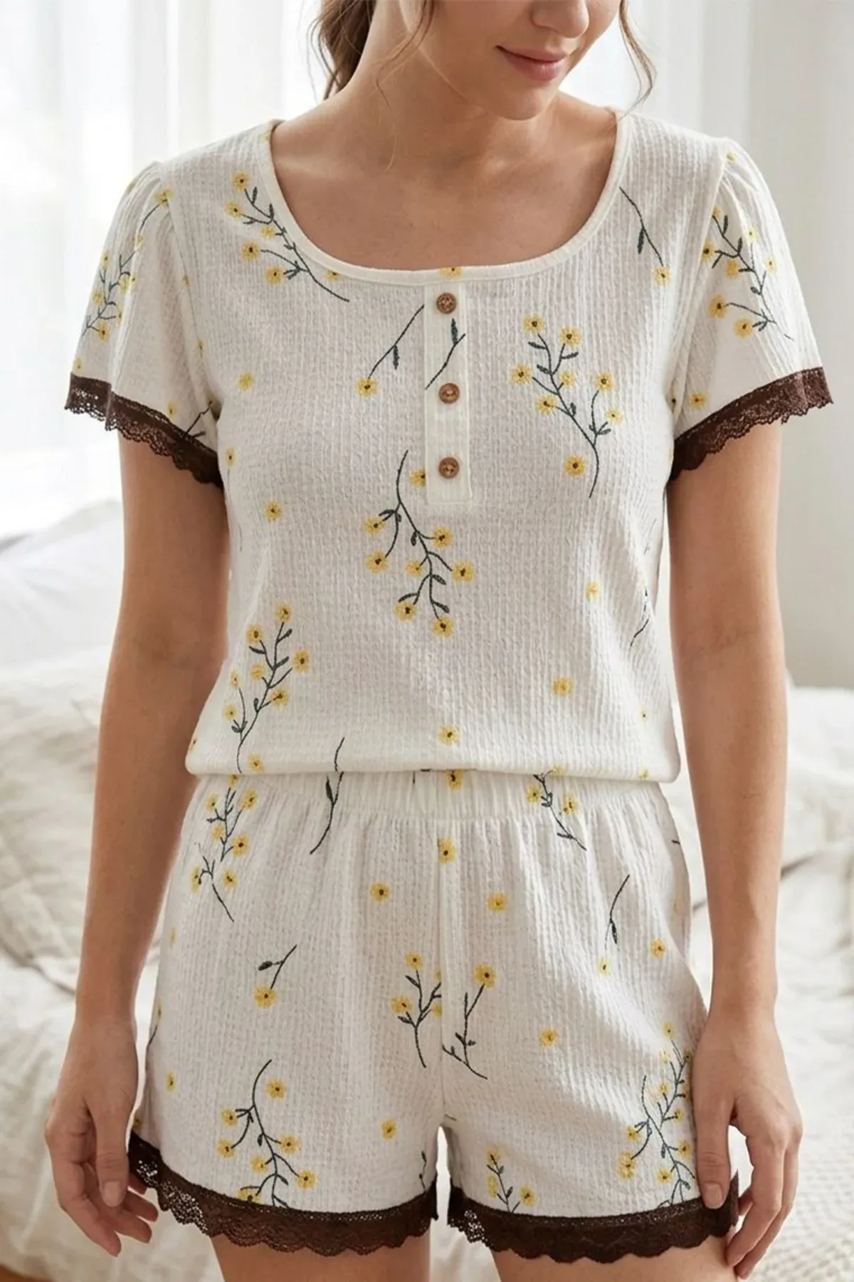 Dantel Detaylı Çiçek Baskılı Şortlu Pijama Takımı 4584